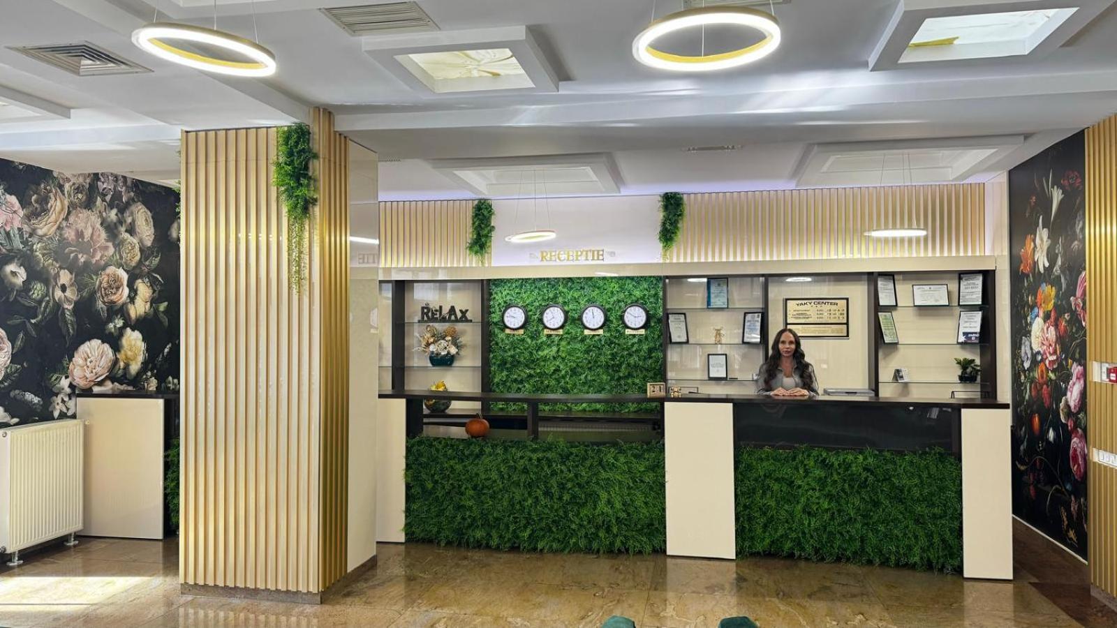Hotel Yaky Center Piteşti Exteriör bild